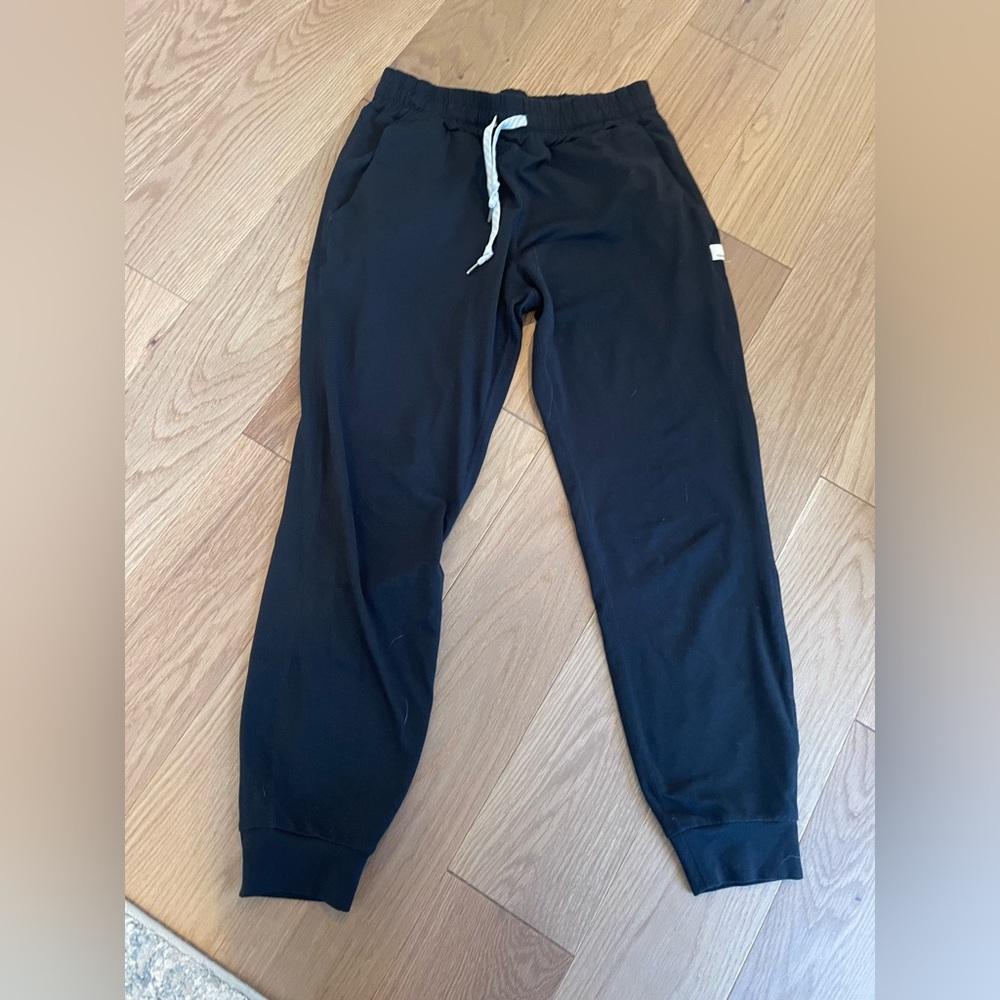 Vuori black joggers